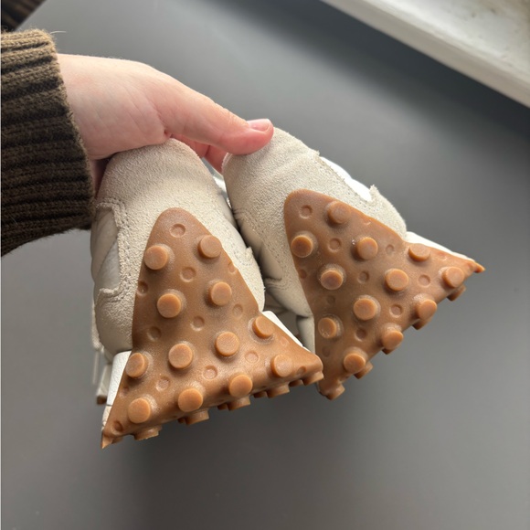 New Balance 327- Women’s 7.5 - Picture 5 of 7